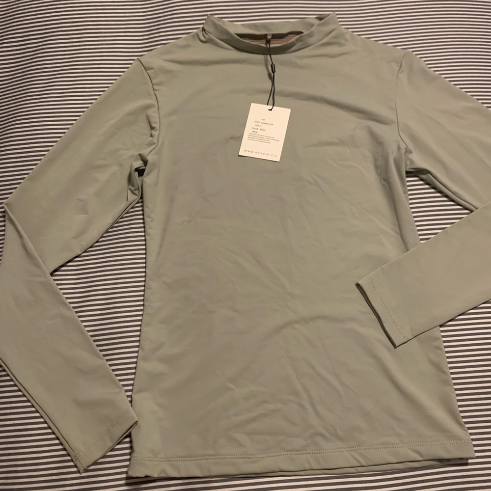 NWT Acacia Lanikai Rashguard in Moss